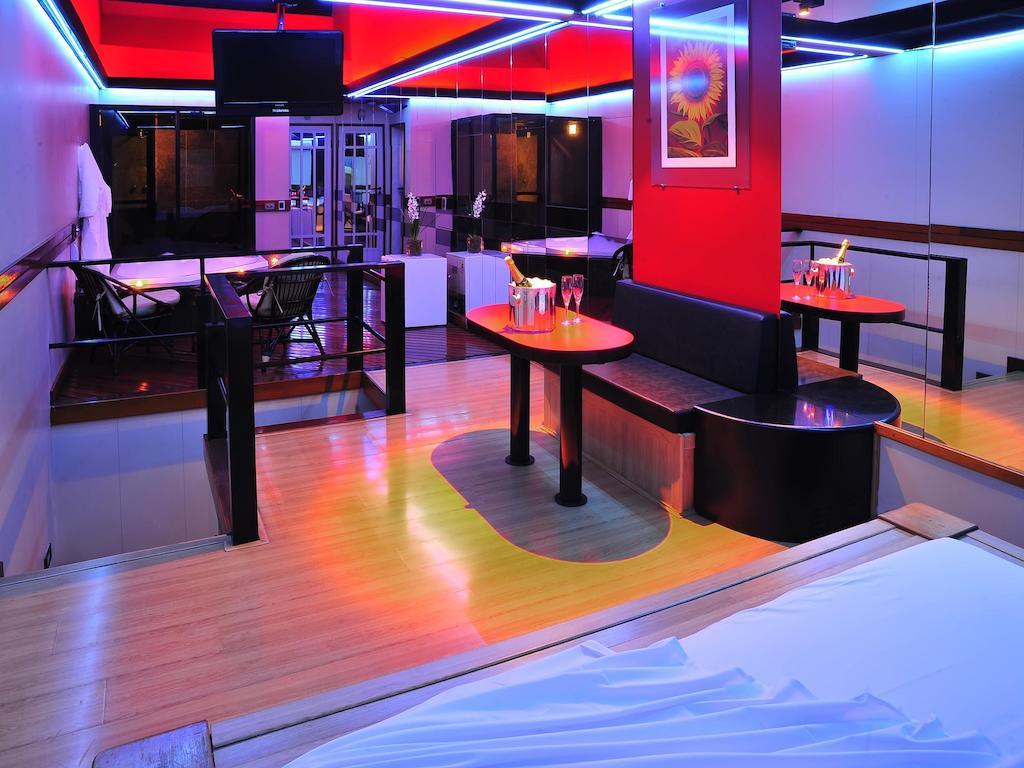Motel Sunset (Adults Only) بيلو هورزونتي الغرفة الصورة
